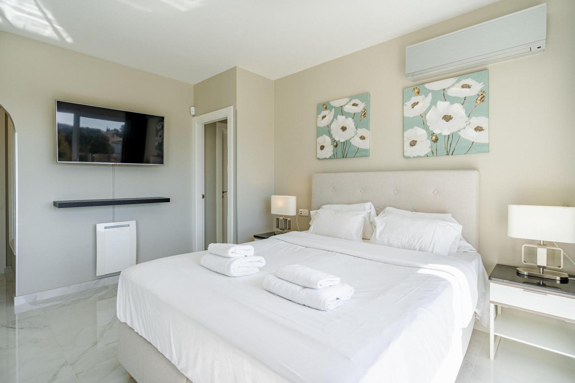 Private Luxurious Hillside Villa With Pool & Sea Views For 8 To 10 Ppl * Fuengirola