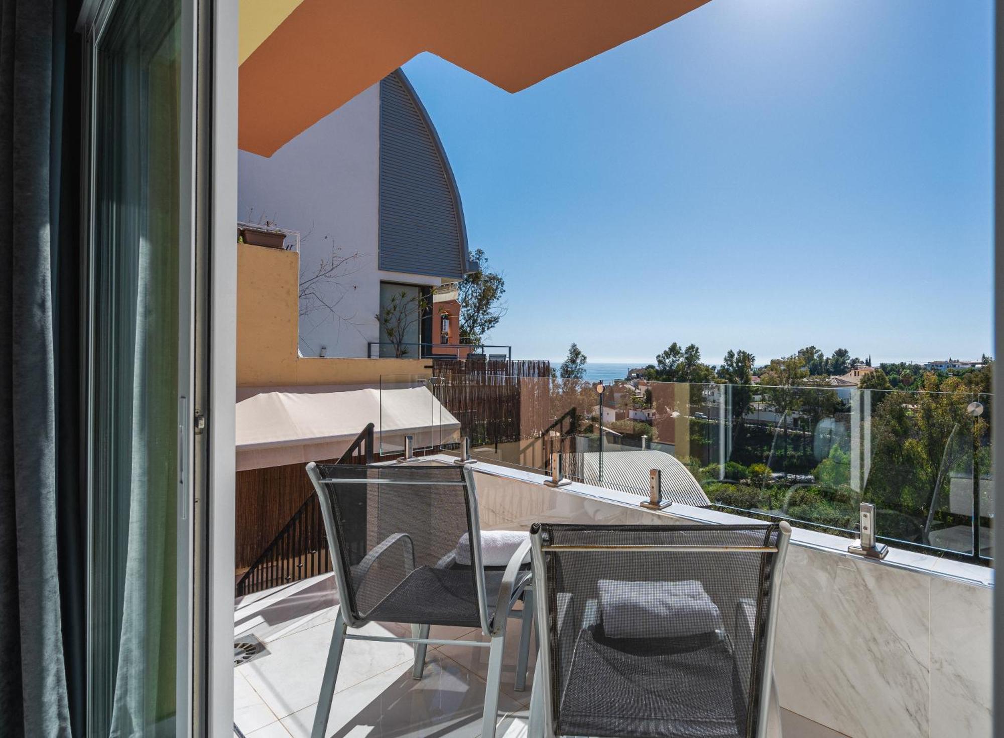 Private Luxurious Hillside Villa With Pool & Sea Views For 8 To 10 Ppl