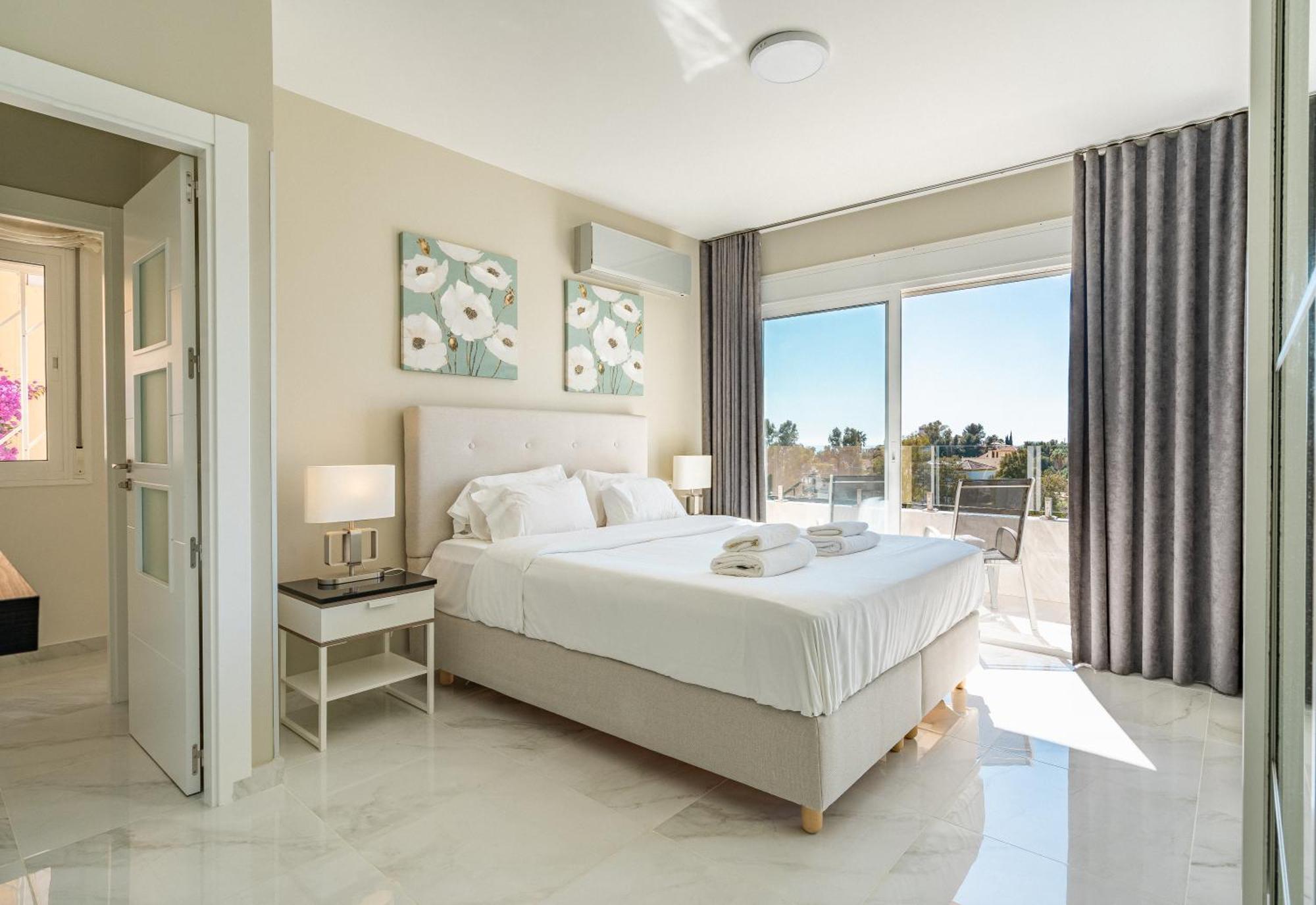 Private Luxurious Hillside Villa With Pool & Sea Views For 8 To 10 Ppl Villa