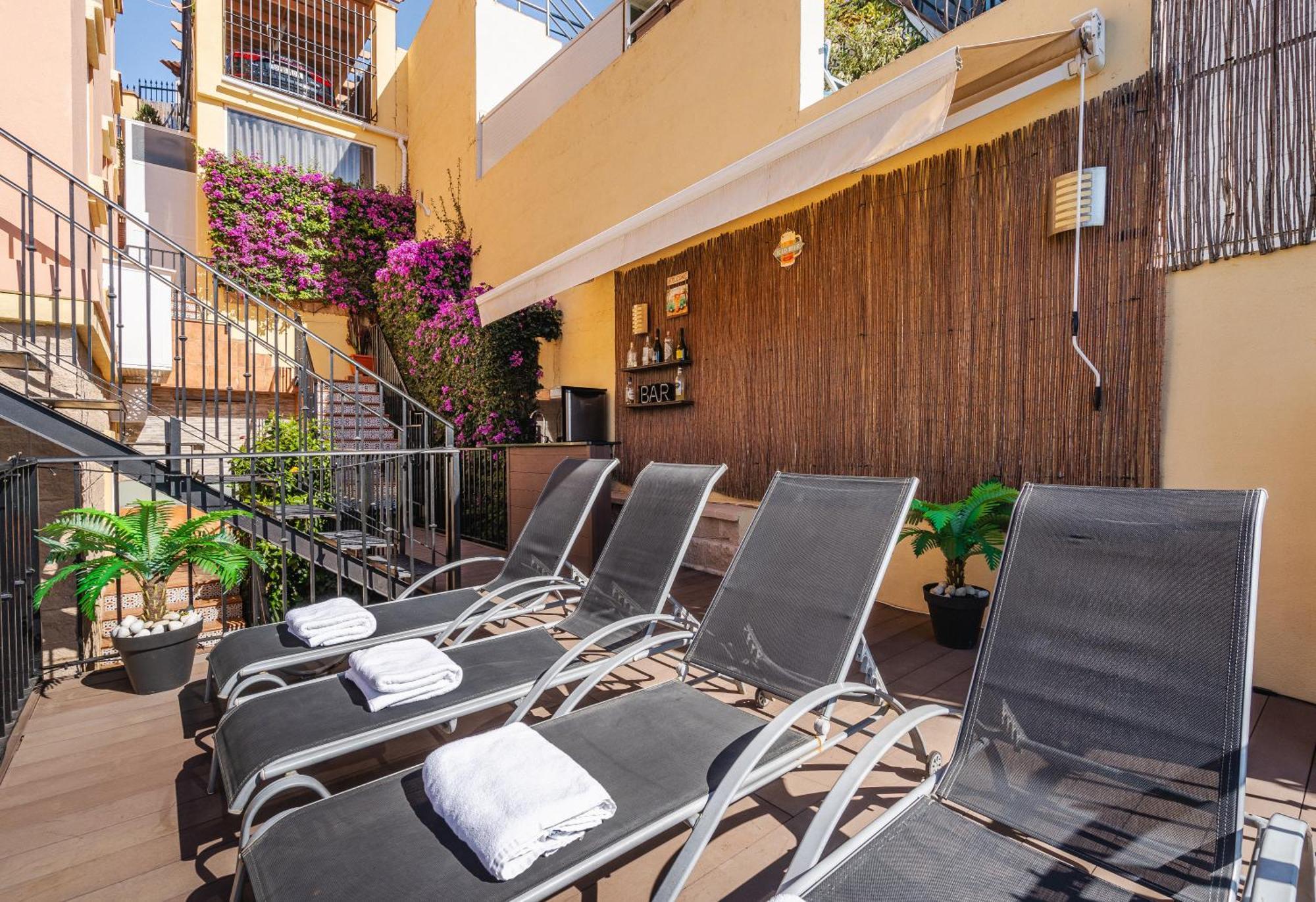 Private Luxurious Hillside Villa With Pool & Sea Views For 8 To 10 Ppl *