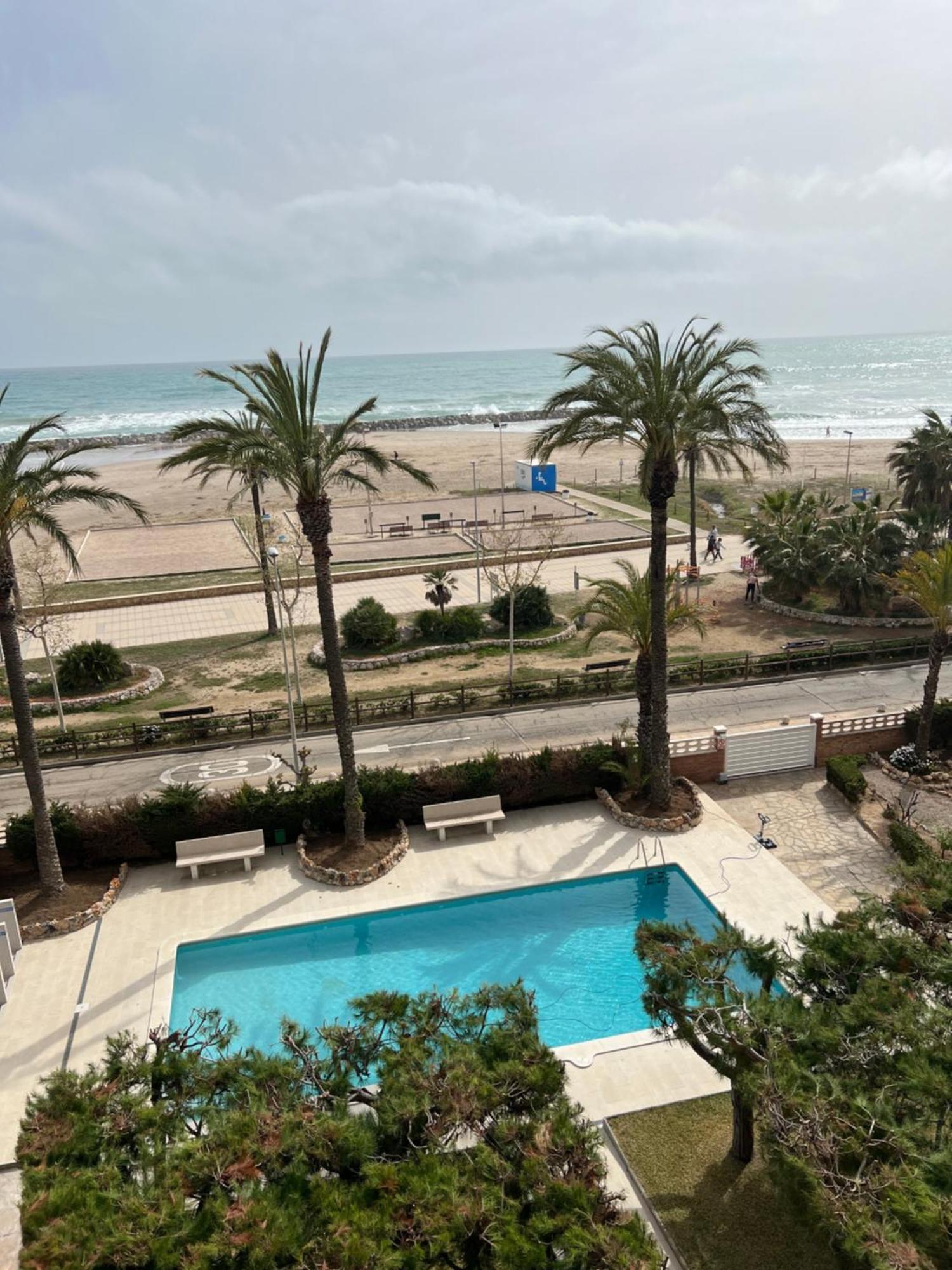 Primera Linea De Playa Con Preciosas Vistas Al Mar Apartment Cunit
