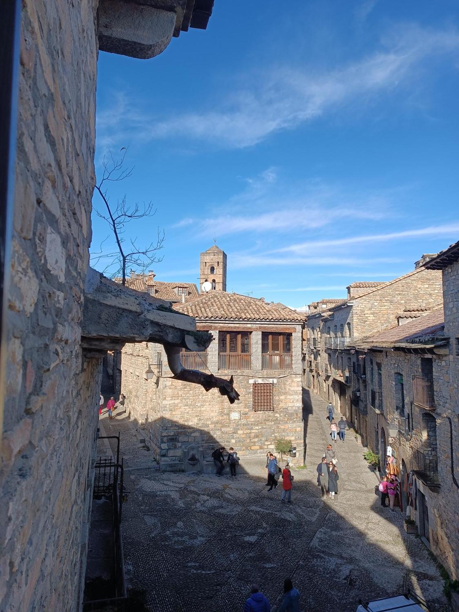 Mora De Nuei