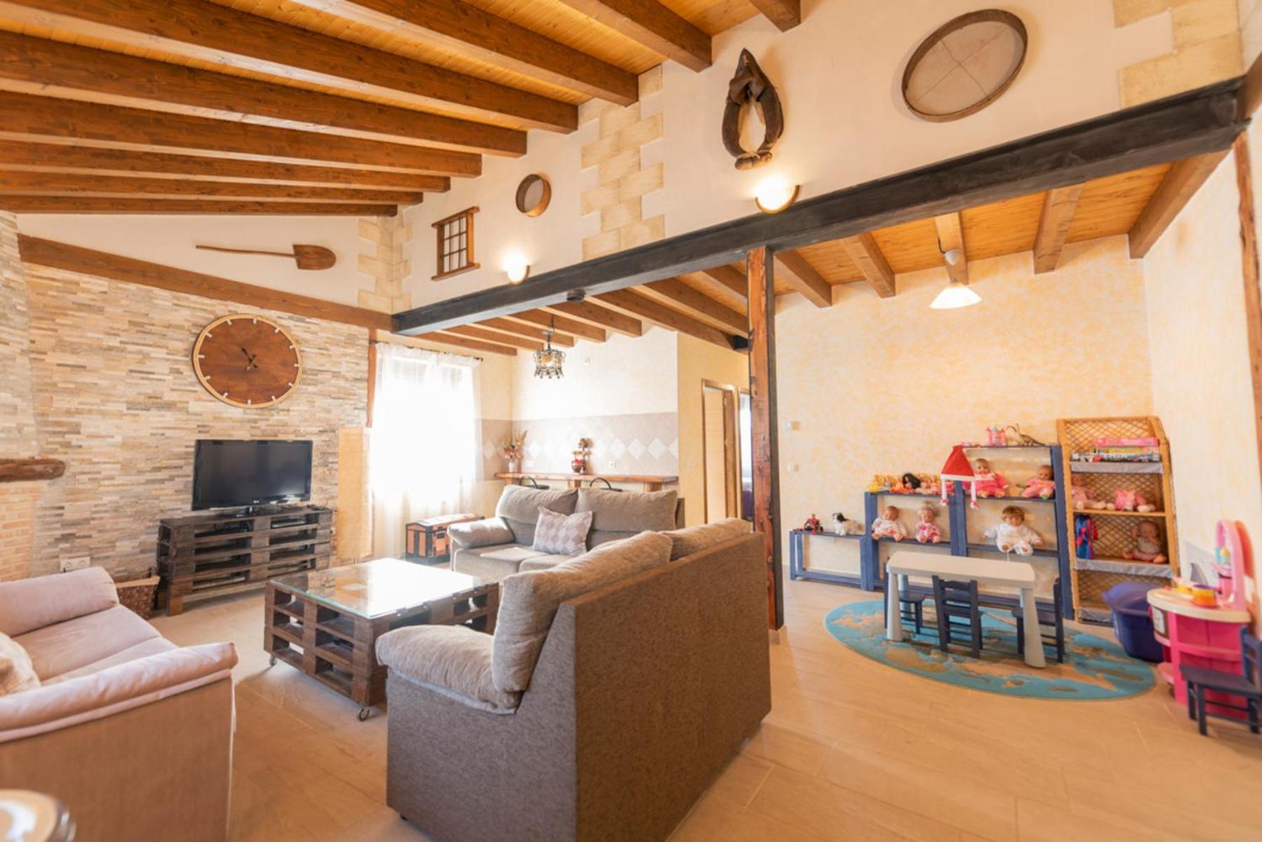 Holiday home Casa Entre Hoces10-12paxjardin Y Barbacoa Fuentemizarra