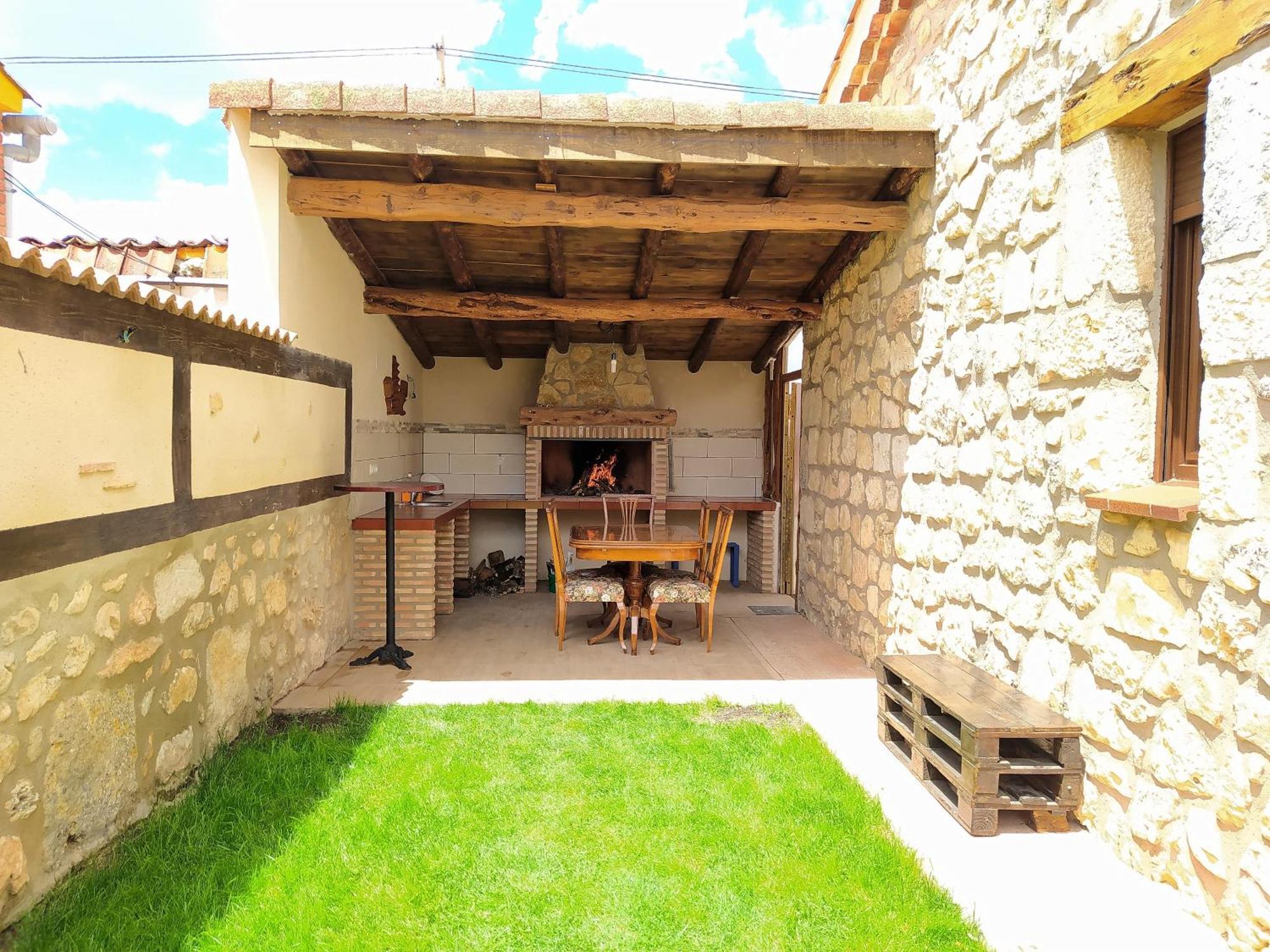 Holiday home Casa Entre Hoces10-12paxjardin Y Barbacoa