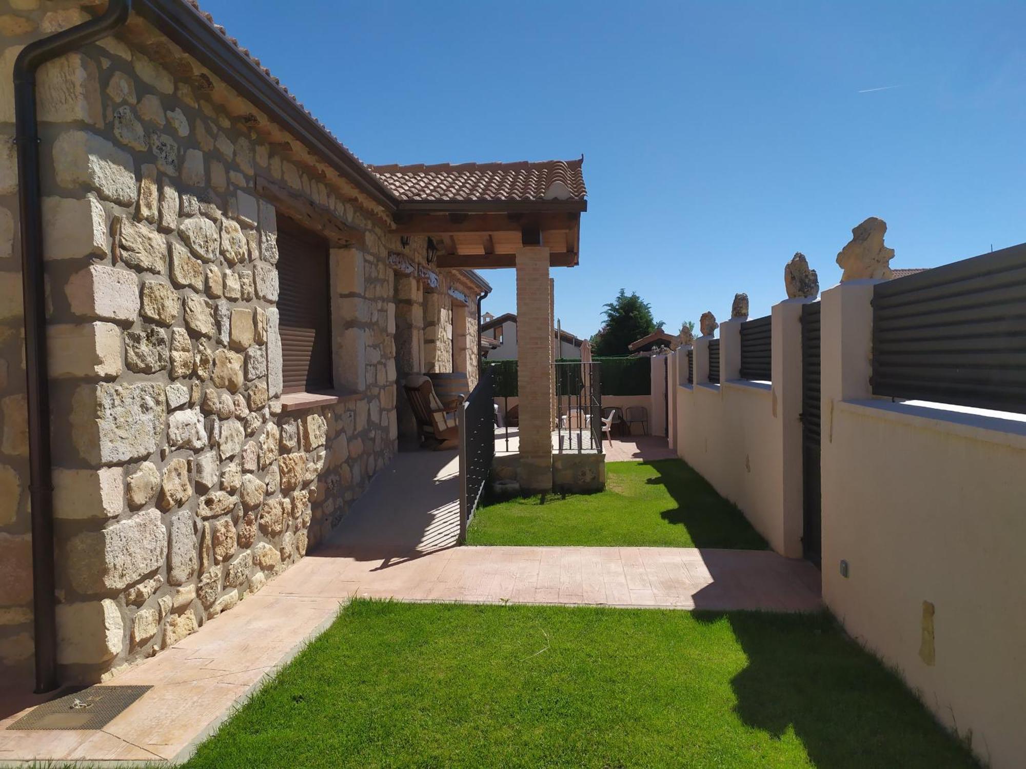 Holiday home Casa Entre Hoces10-12paxjardin Y Barbacoa Fuentemizarra