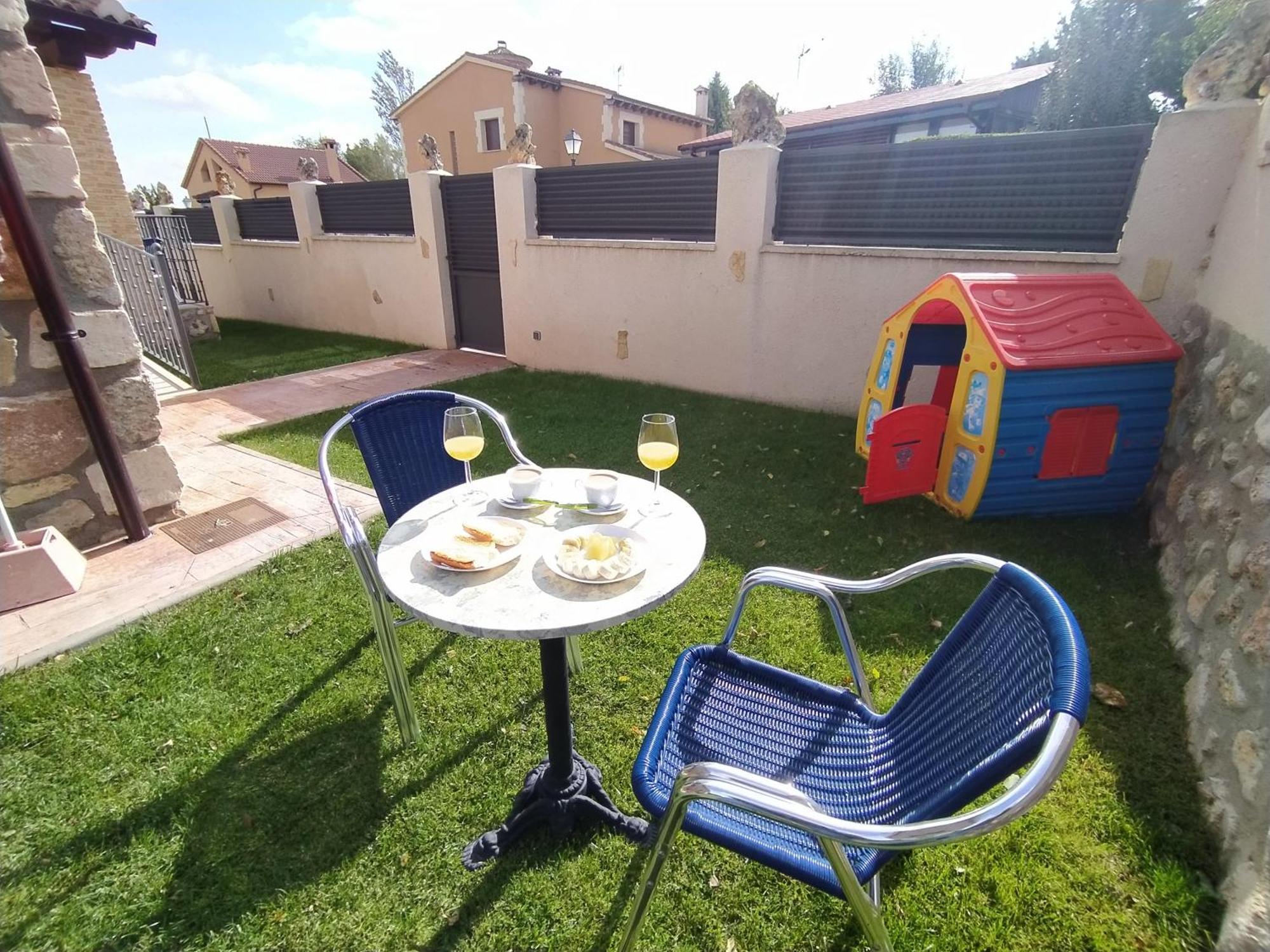 Casa Entre Hoces10-12paxjardin Y Barbacoa Holiday home Fuentemizarra