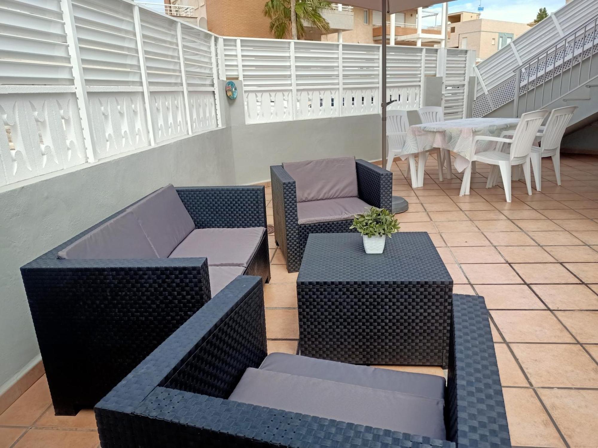 Gran Terraza Cerca Del Mar. *