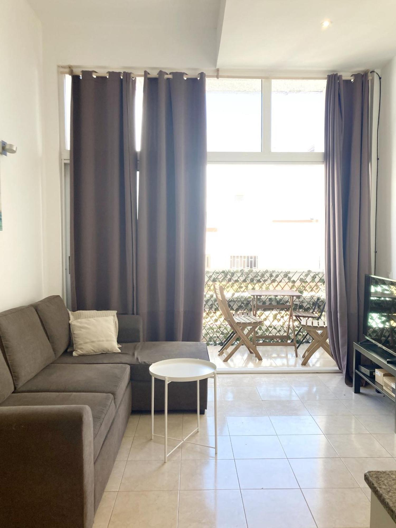 Intimate & Stylish With Balcony Apartment *