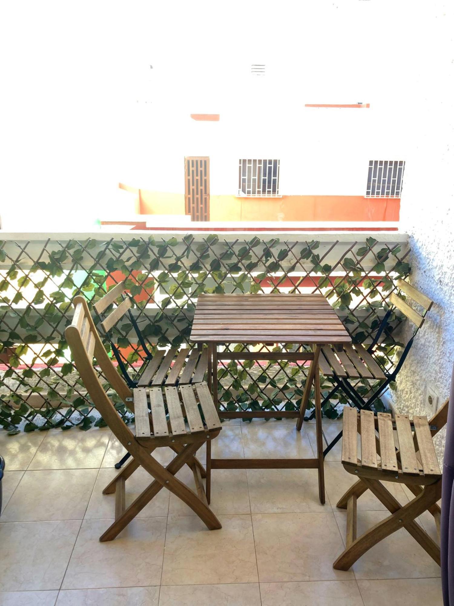 Intimate & Stylish With Balcony Apartment