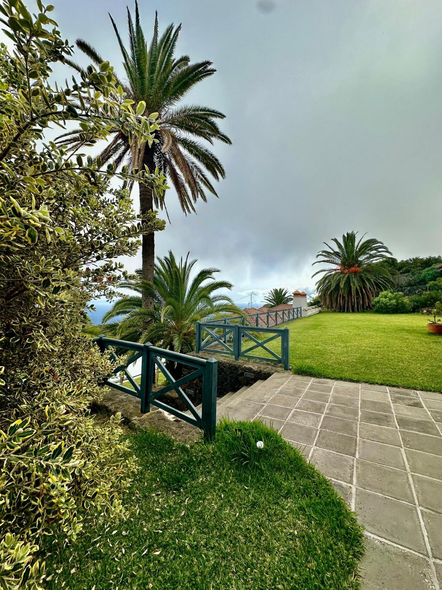Media Luna Con Vistas A La Palma By Alterhome La Galga
