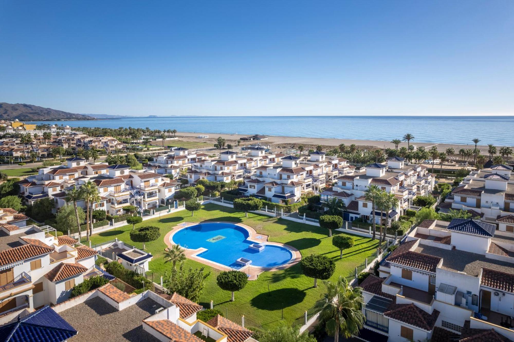 Rosa Del Mar Playas De Atico En Primera Linea De Playa Piscina Al Aire Libre Aparcamiento Gratuito Wifi Muy Rapido Acogedor Con Calefaccion Apartamento