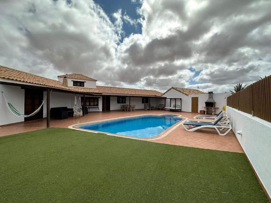 With Pool In The Centre Of Fuerteventura Villa