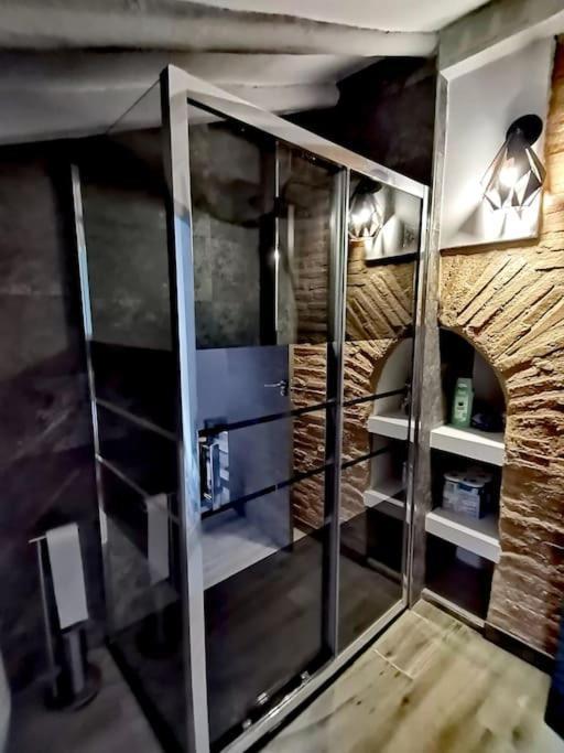 Rojo Apartment