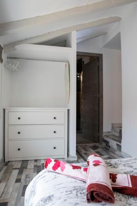 Rojo Apartment *