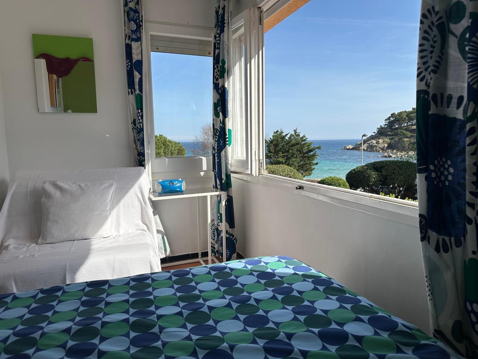 Casa Con Jardin A 25 Metros De La Playa. La T. *