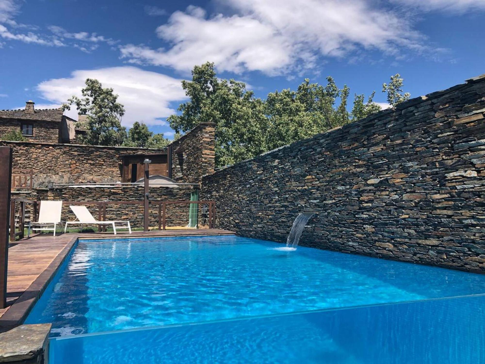 Spacious In With Shared Pool Apartment Majaelrayo