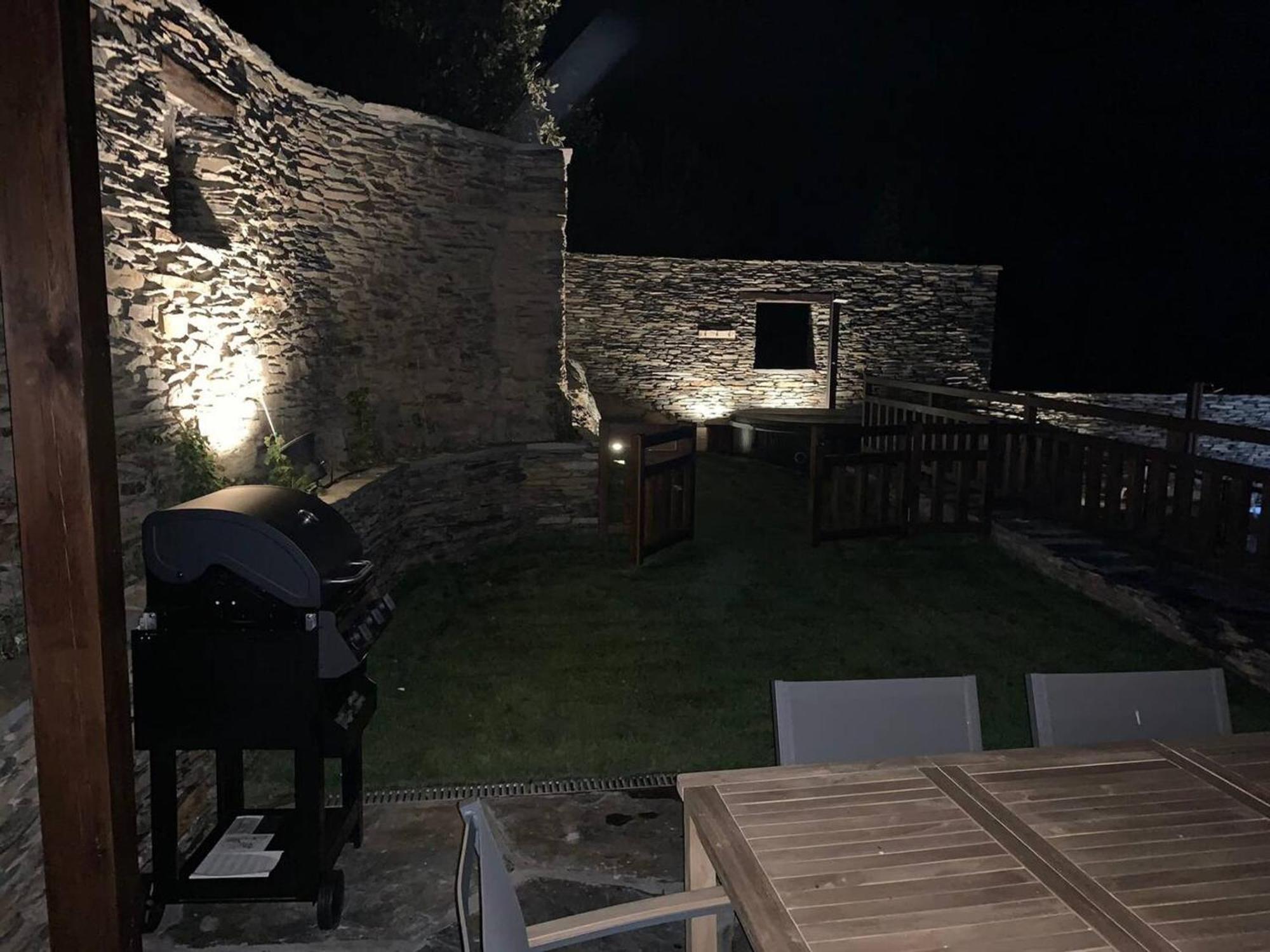 Apartamento Spacious In With Shared Pool Majaelrayo