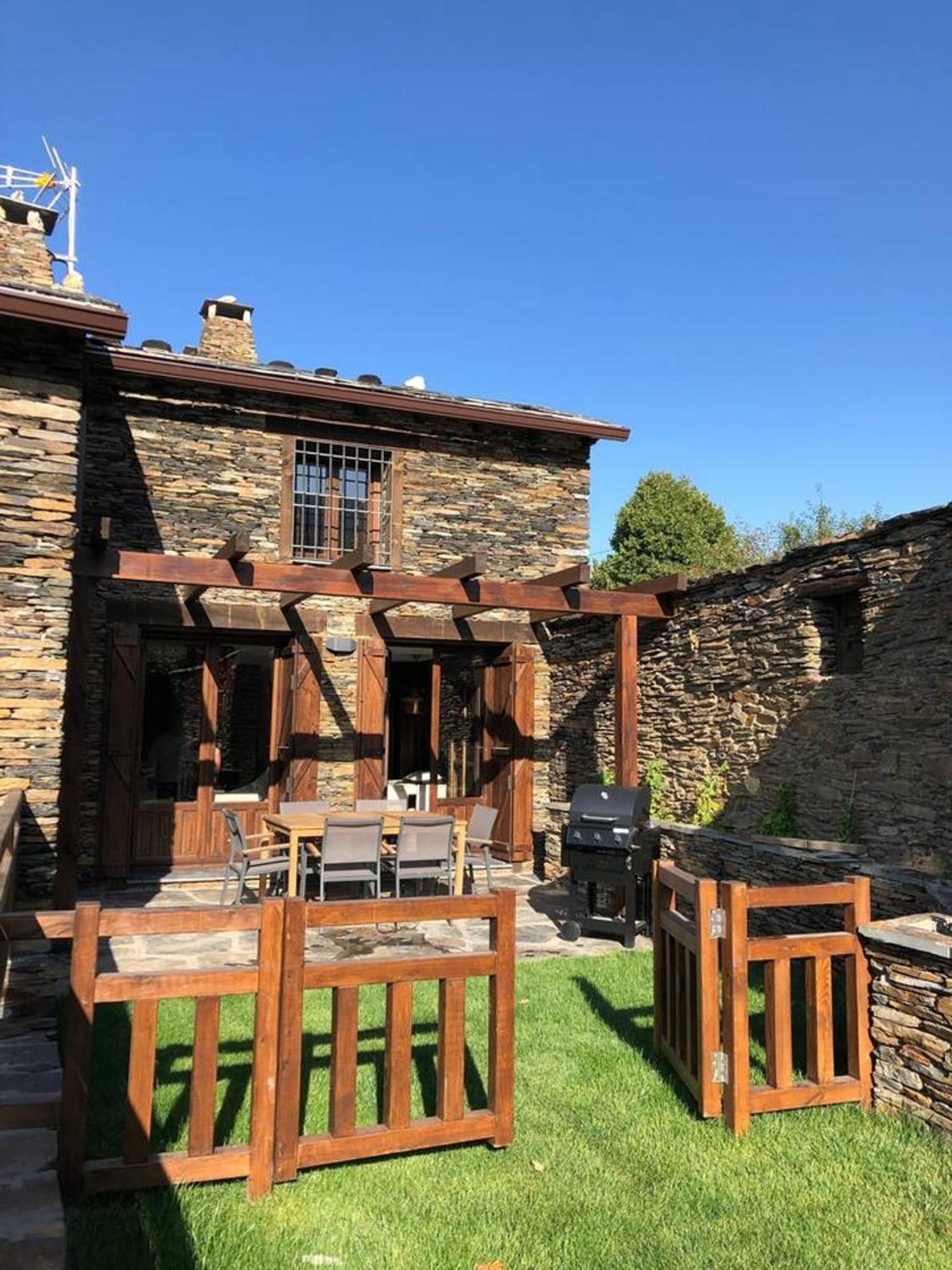 Apartment Spacious In With Shared Pool Majaelrayo