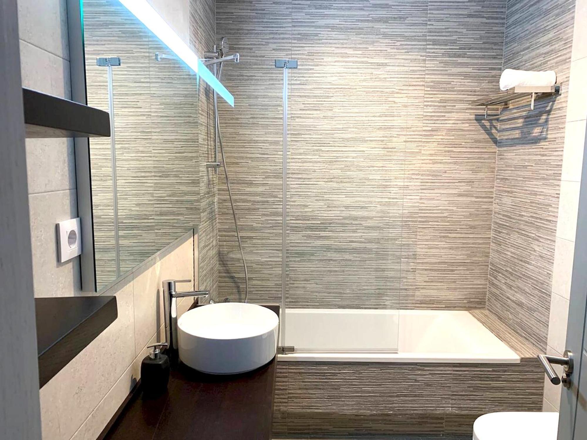 Spacious In With Shared Pool Majaelrayo