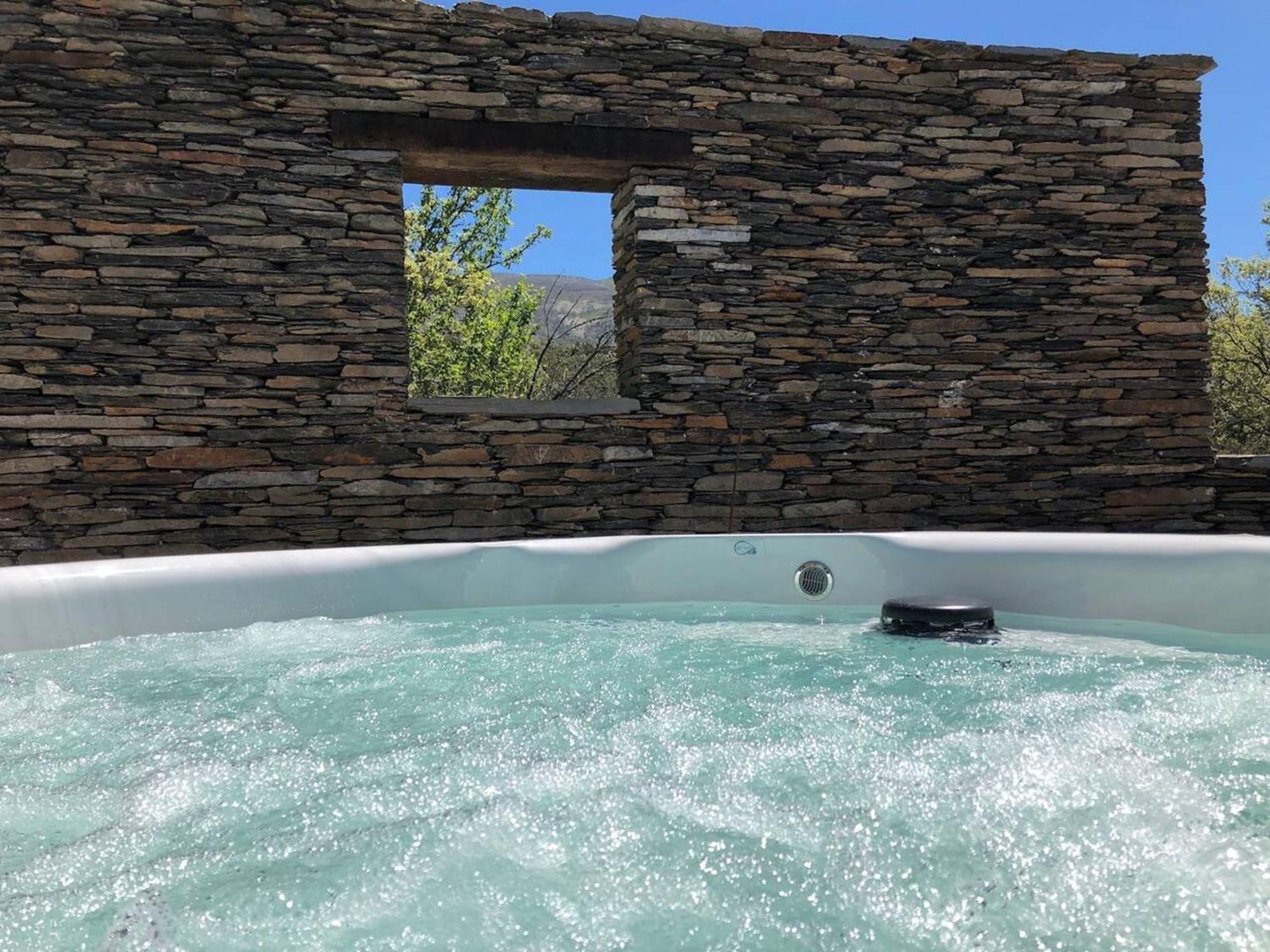 Spacious In With Shared Pool