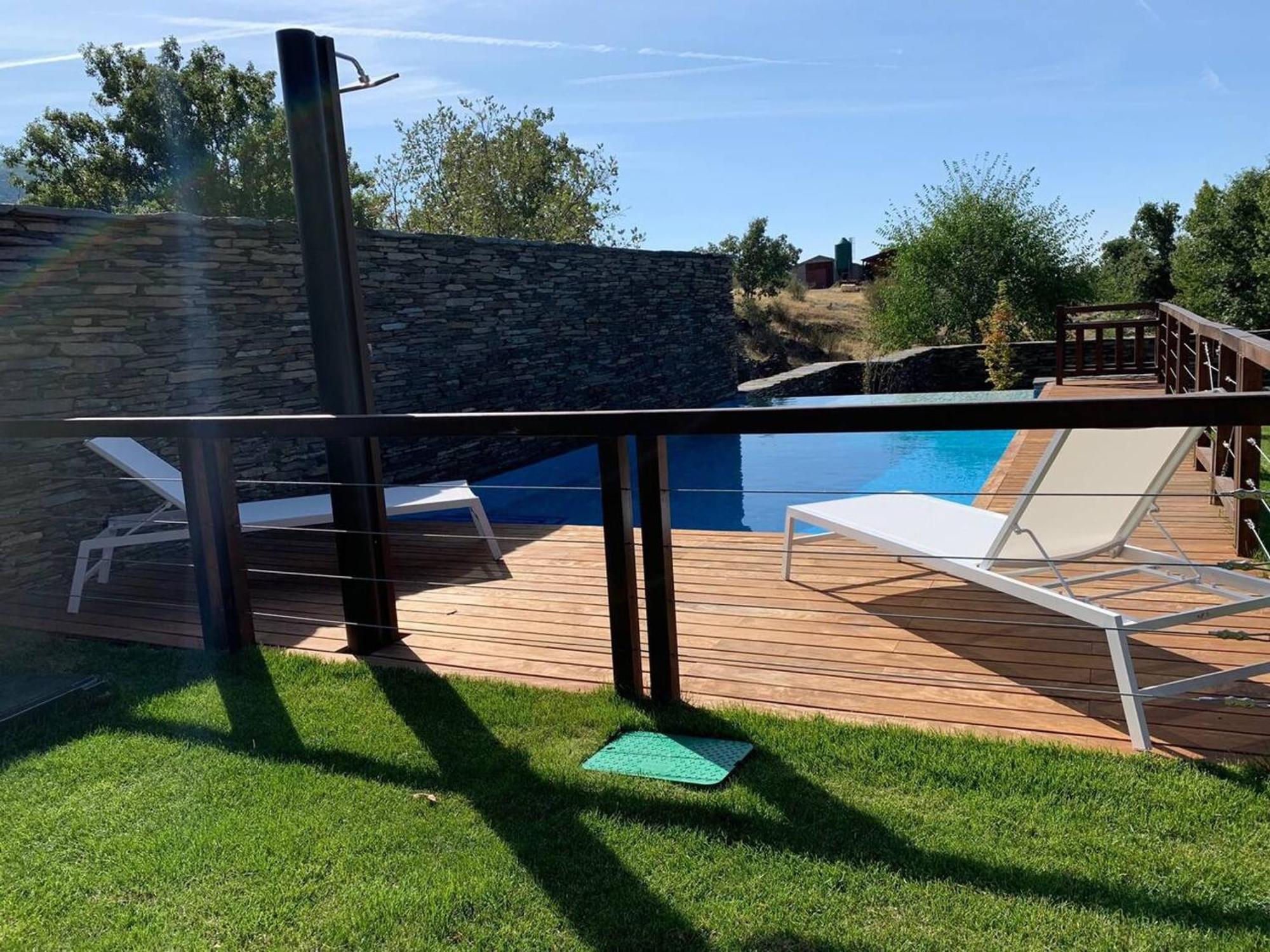 Spacious In With Shared Pool *