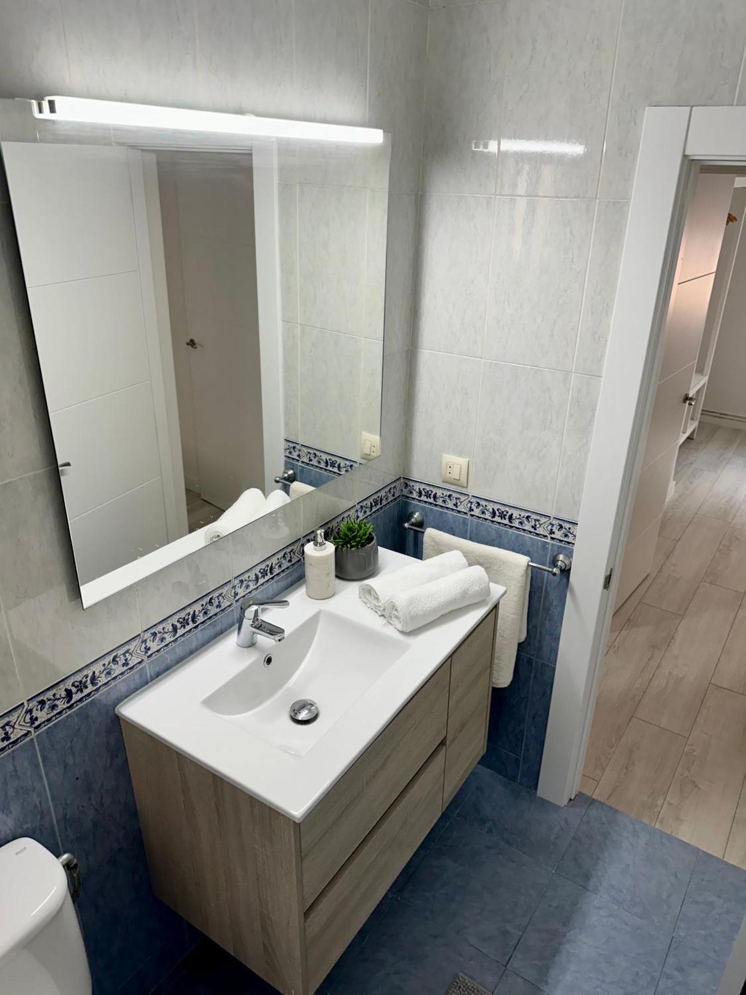 Cozy Flat 5 Mins From The Apartamento Gijón