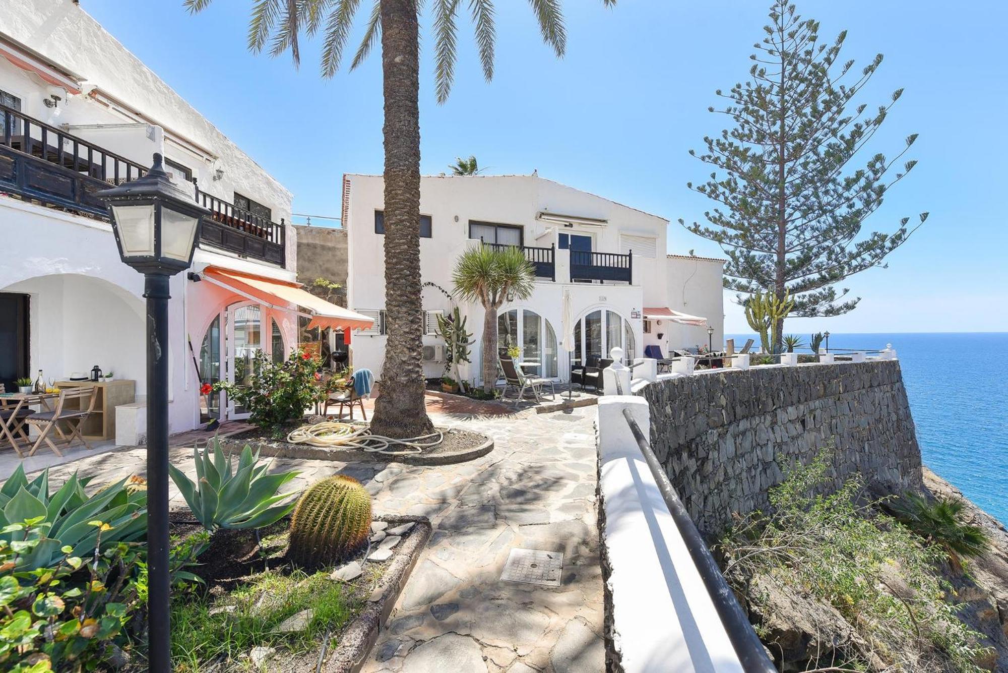 Canarios 122 By Villagrancanaria *