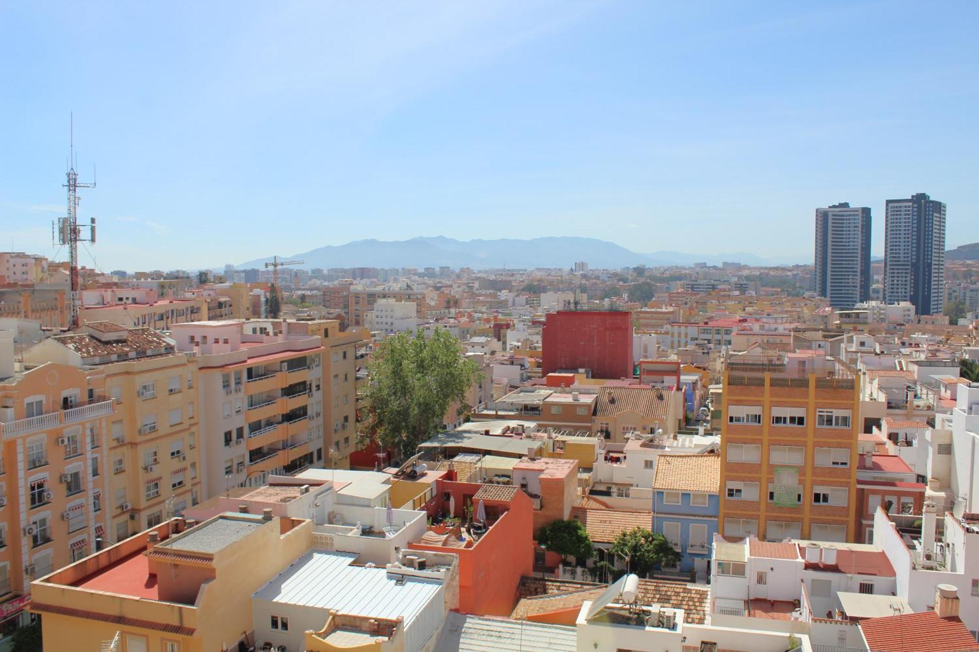 Rare Find! Skyline View-modern 6 Bed 2 Bath Flat In The Heart Of * Malaga