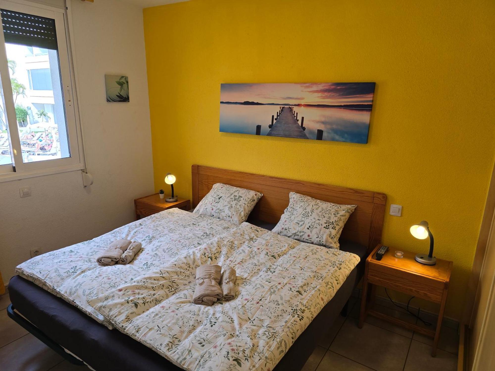 Apartment Casa Palmera 4 Only 150 Meters To Beach, Heated Pool, Wifi, Sat-tv, Terrace, Central Location, Washing Machine