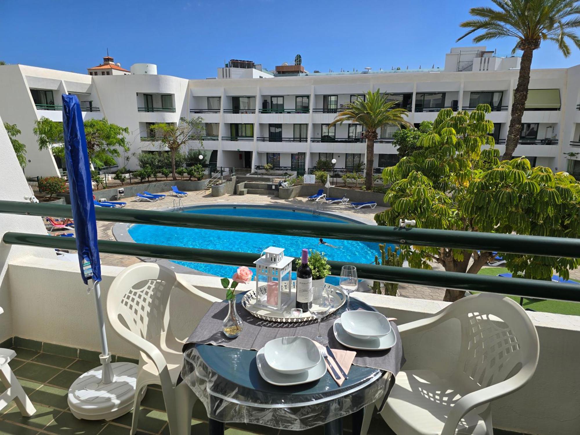 Casa Palmera 4 Only 150 Meters To Beach, Heated Pool, Wifi, Sat-tv, Terrace, Central Location, Washing Machine * Playa de las Americas (Tenerife)