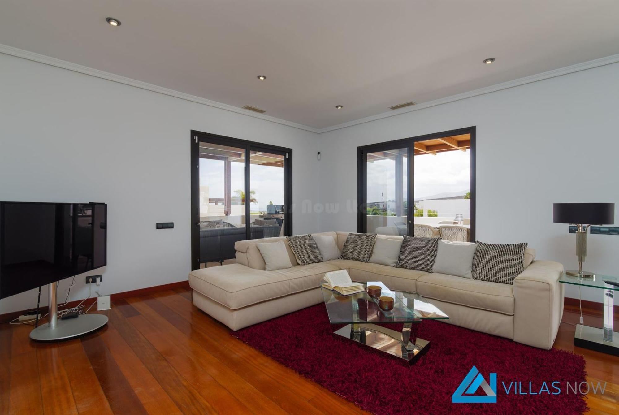 232 - Vista Del Mar By Now Ltd * Puerto Calero