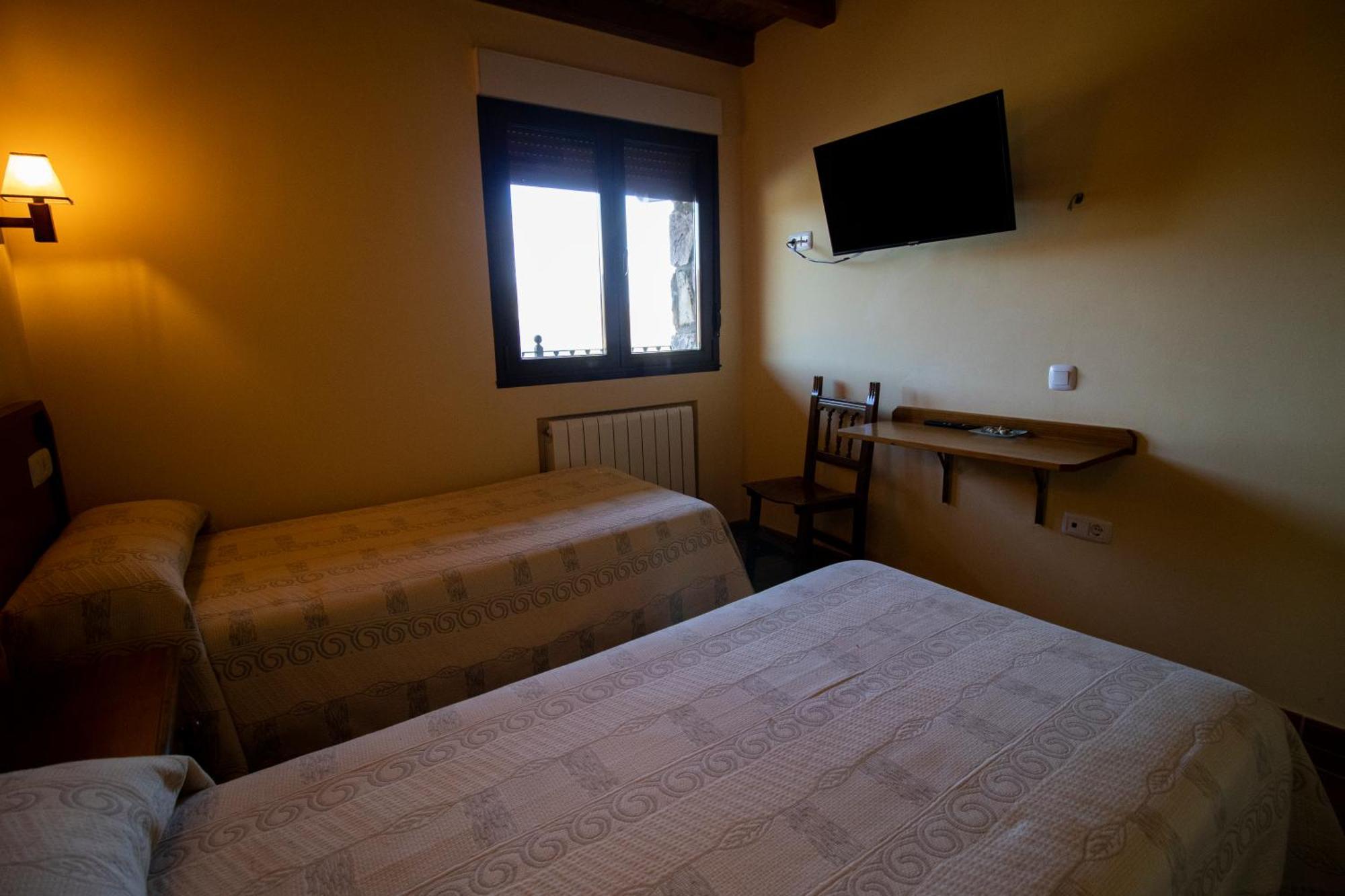 La Guarida De La Lleira Inn
