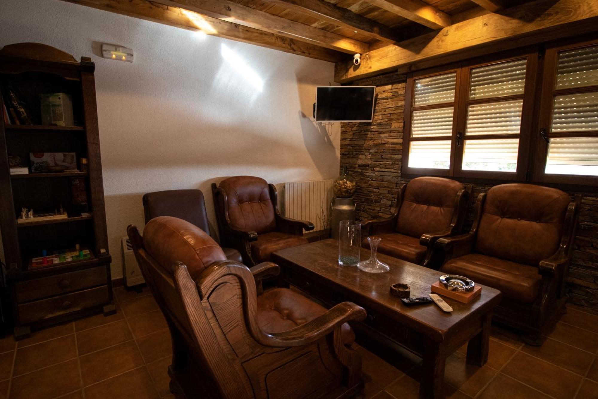 La Guarida De La Lleira Inn *