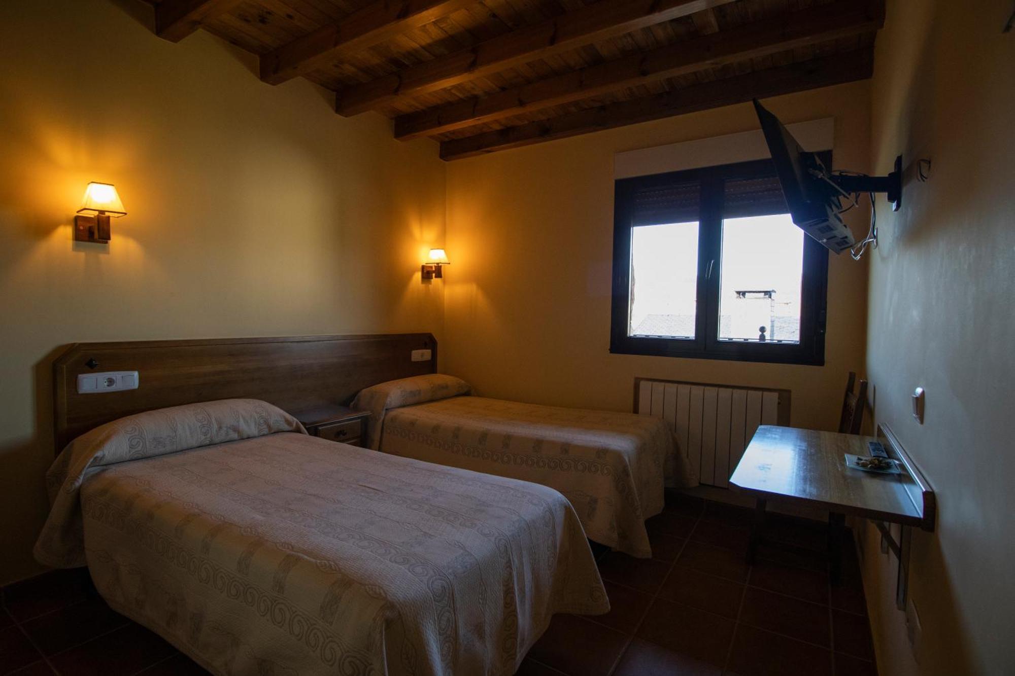 La Guarida De La Lleira Inn *