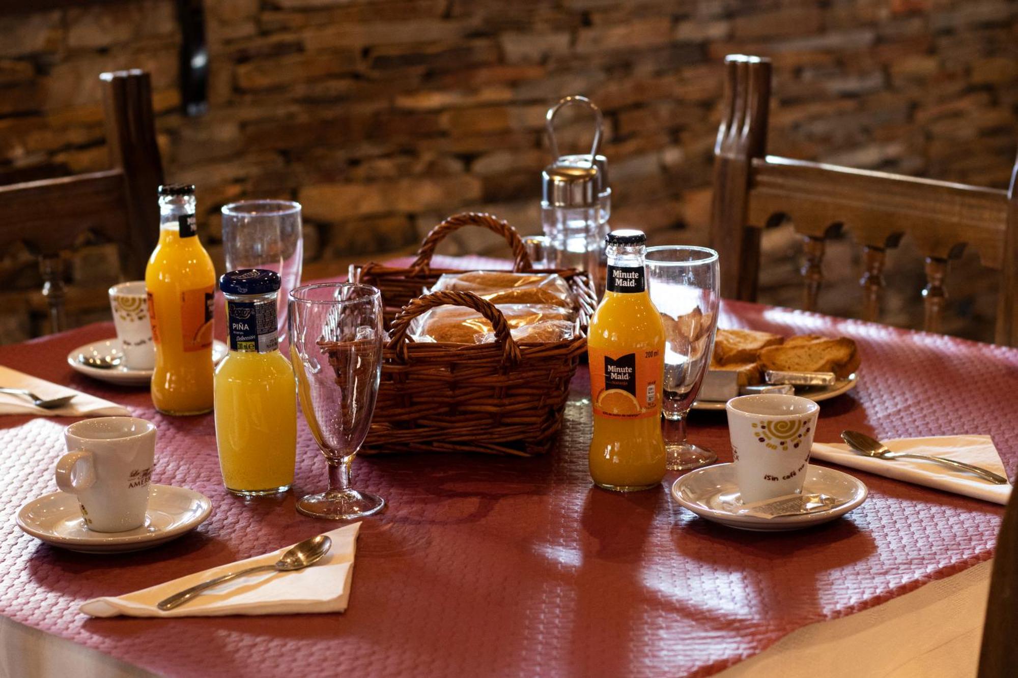 La Guarida De La Lleira Inn