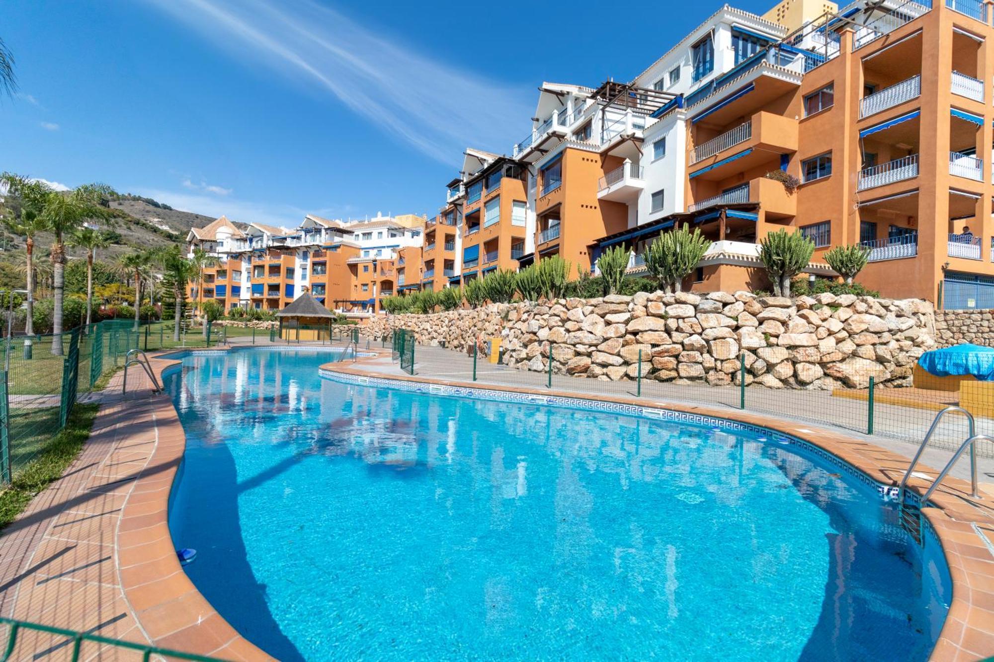 Rentitspain Atico Con Terraza Al Mar En Almunecar