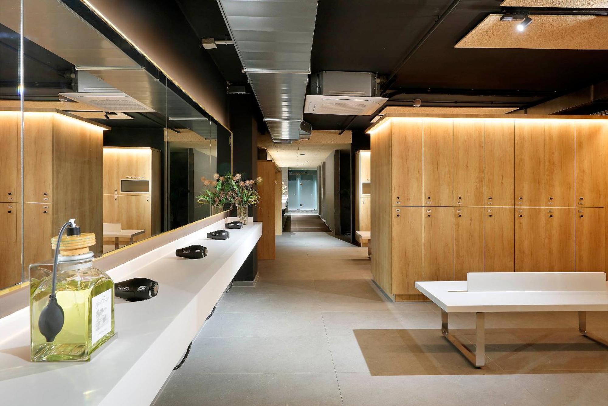 Hotel Hesperia Barcelona Sant Just 4*