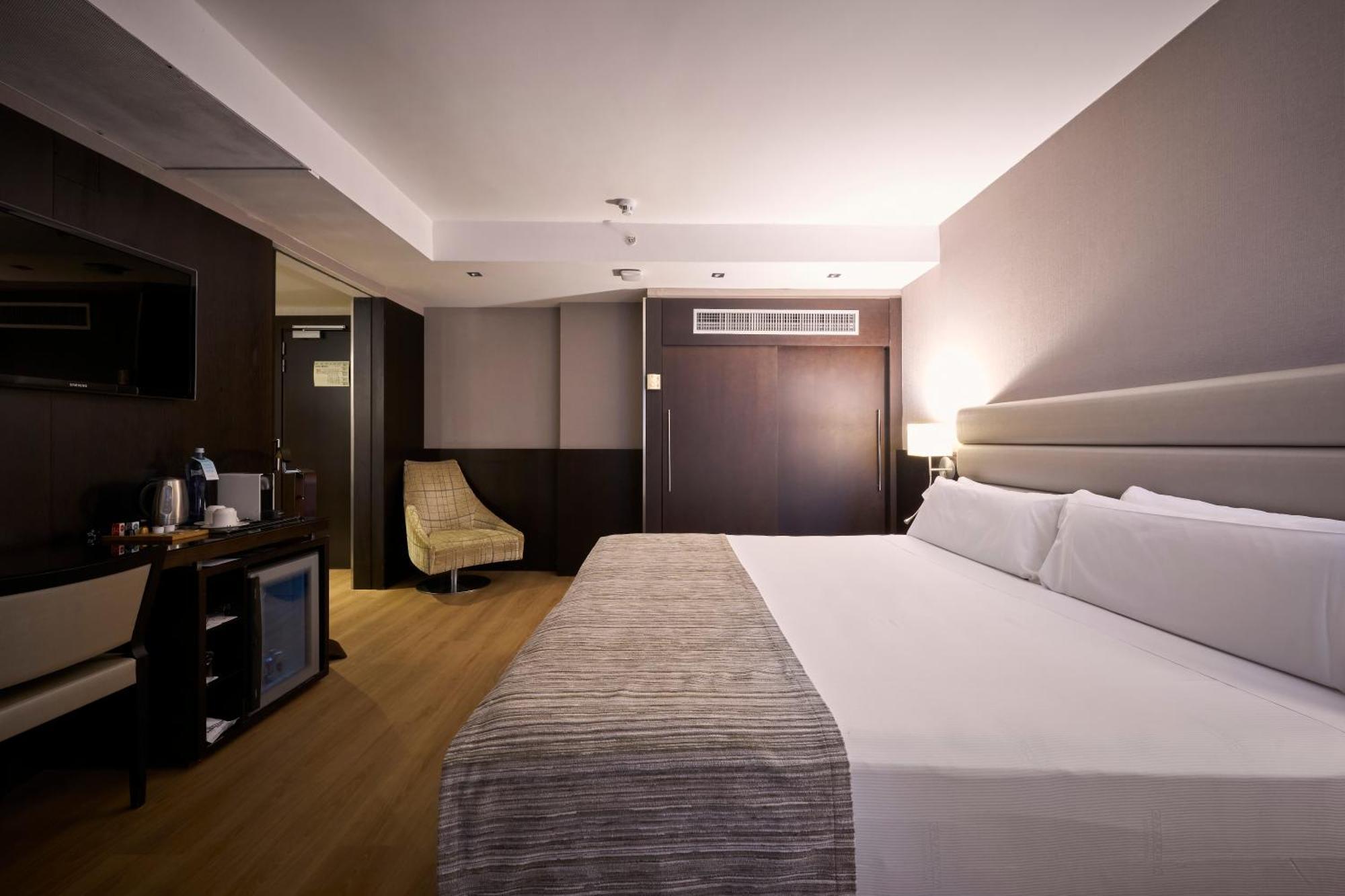 Hotel Catalonia Rigoletto 4*