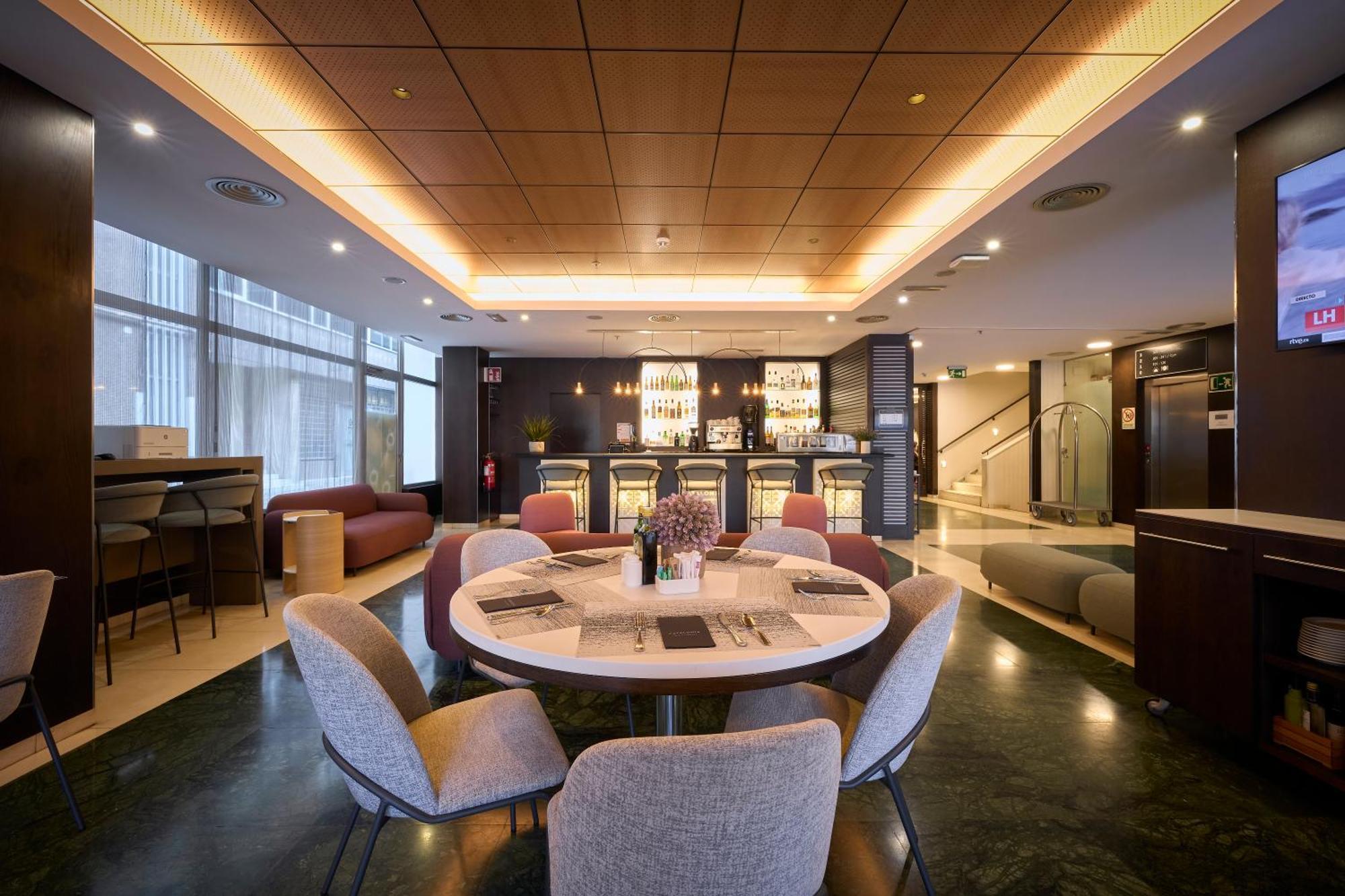 Hotel Catalonia Rigoletto 4*