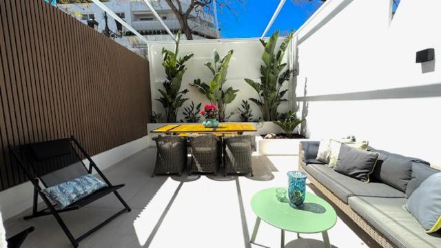 Center Beachfront With Private Patio Apartment *
