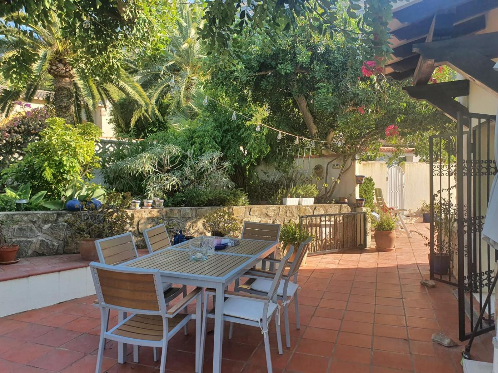 Agradable Casa Con Piscina Privada Y Jardin