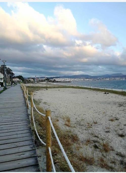 Atico En La Playa De Cangas Apartamento