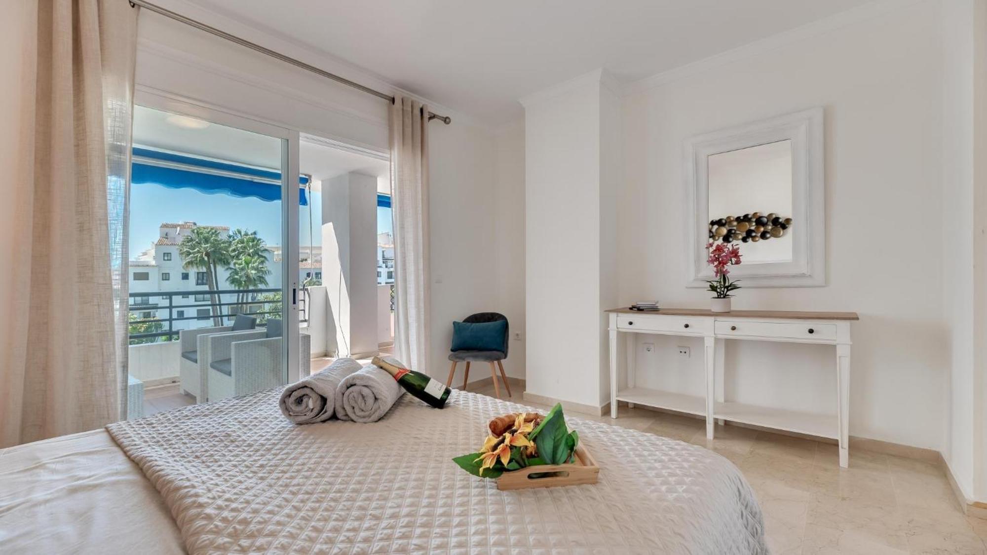 Mediterranean Getaway Seaviews At Puerto Banus *