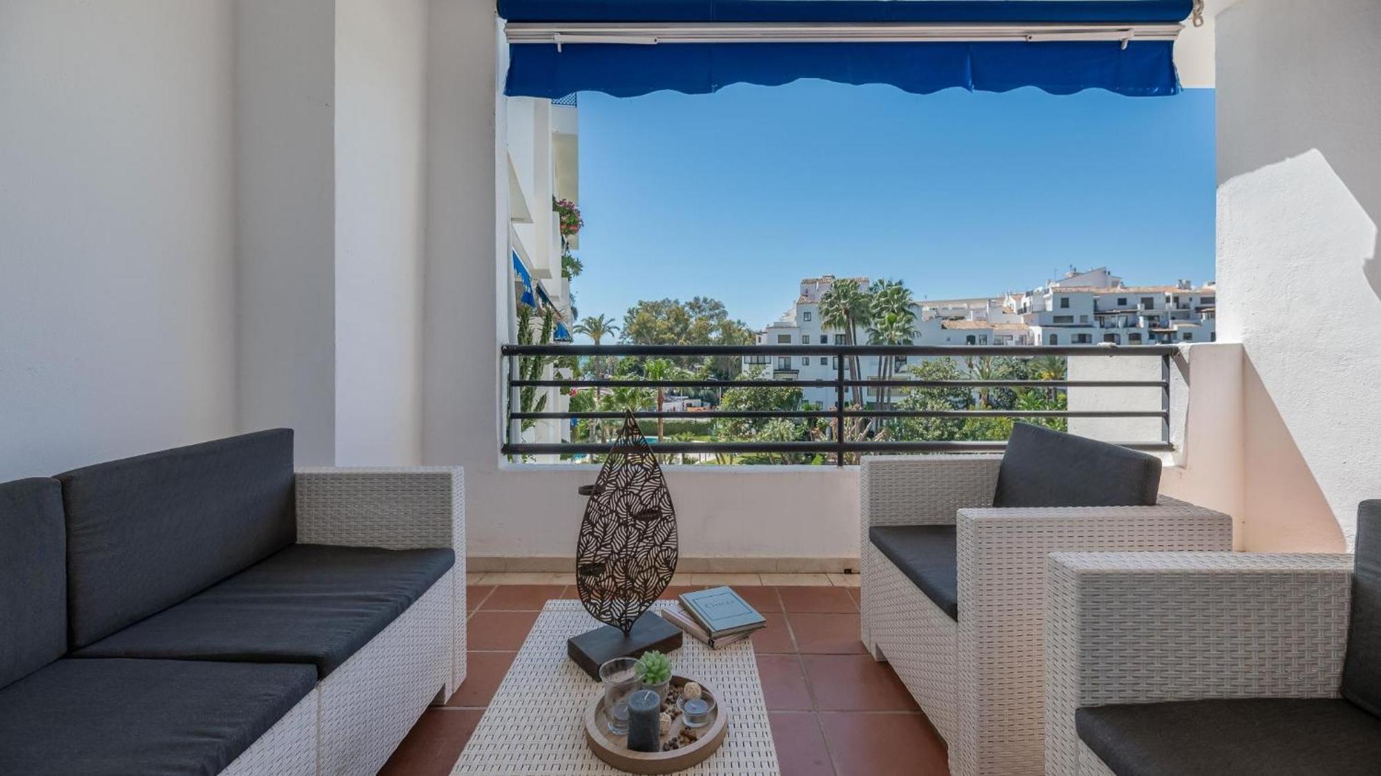 Mediterranean Getaway Seaviews At Puerto Banus *