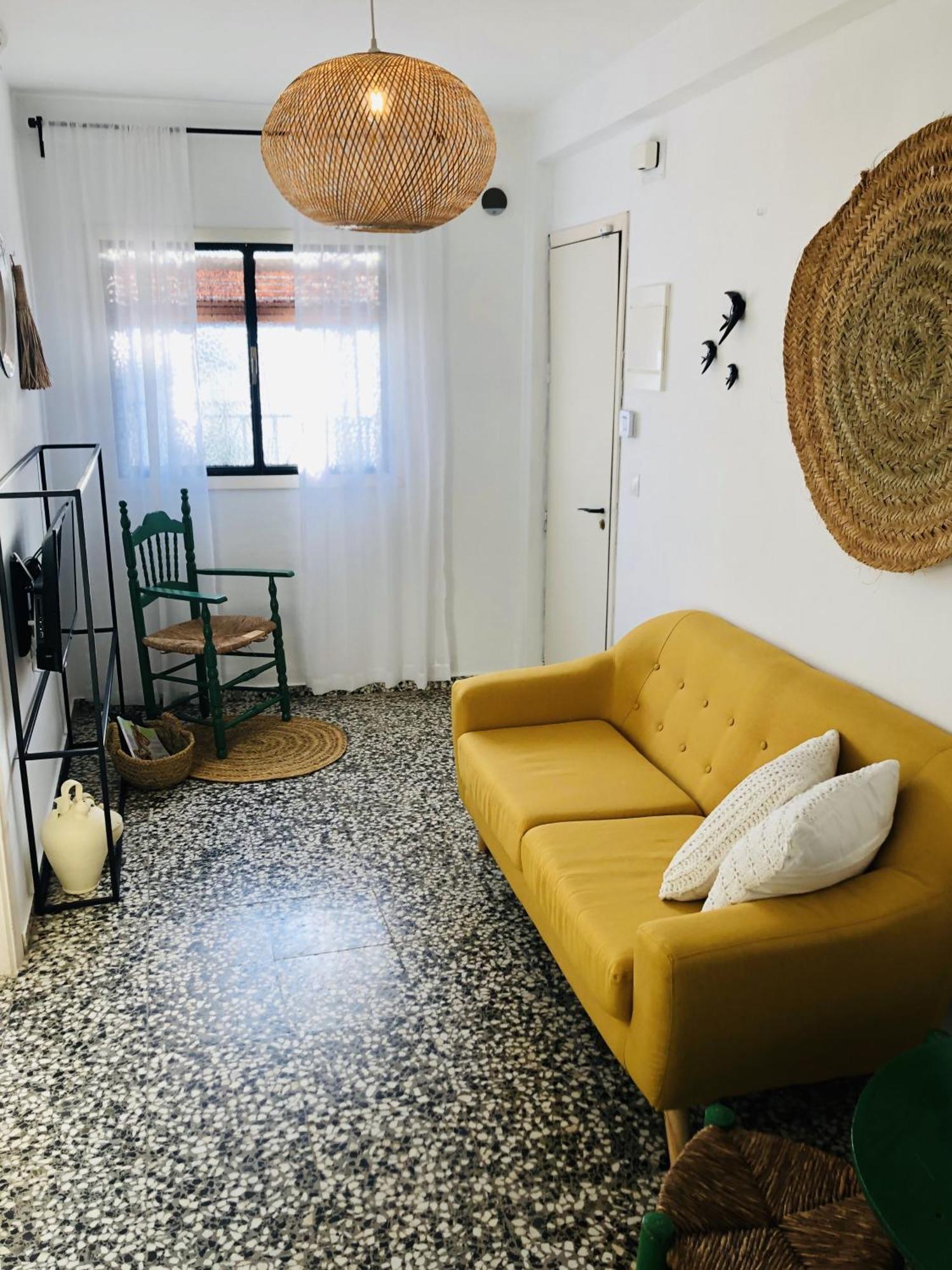 Traditional 2 Double Bed In Quiet Square