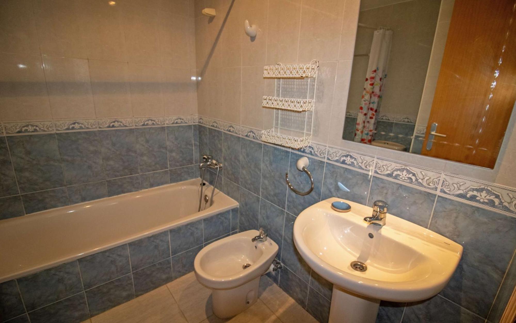 Bajo Con Terraza, Parking Y Piscina En El Centro Porta Mediterranea