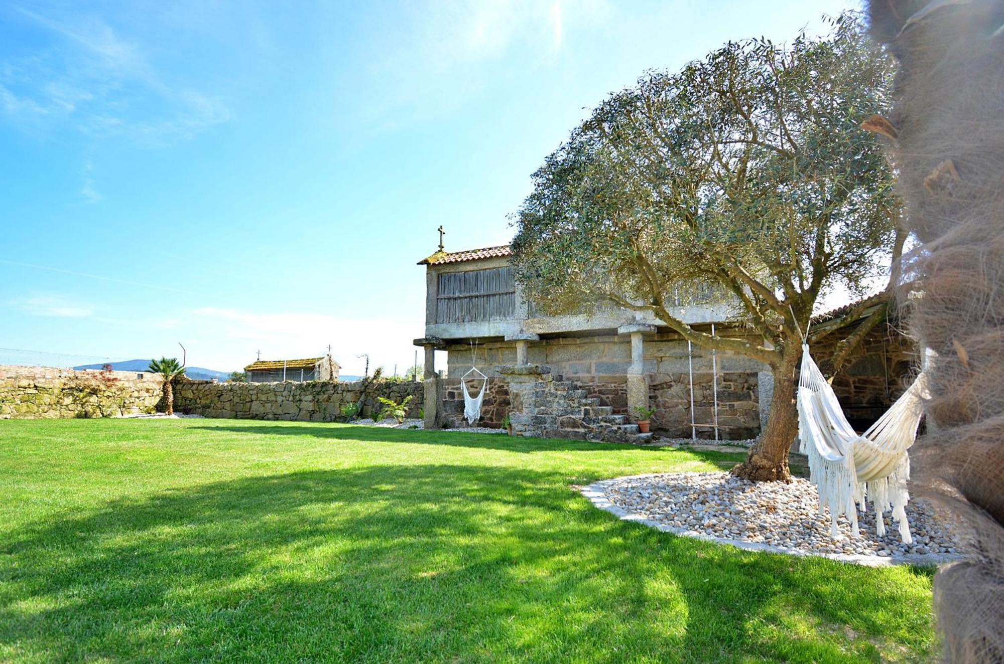 Casa Con Enorme Jardín En