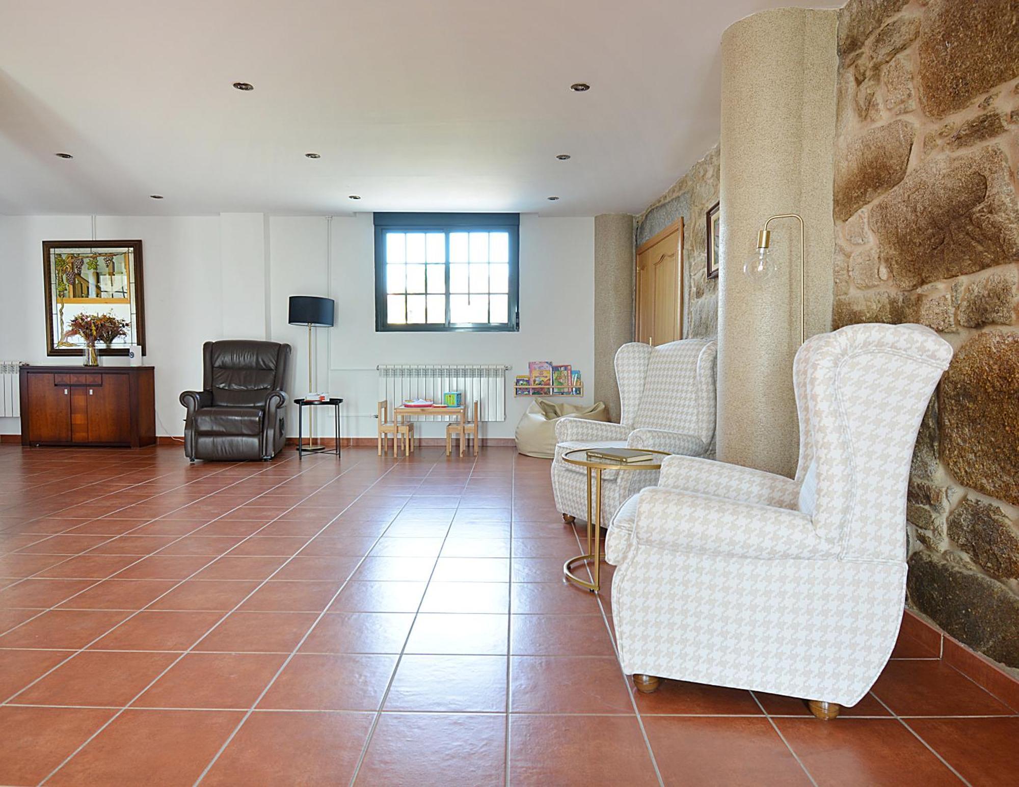 Casa Con Enorme Jardín En * Cambados