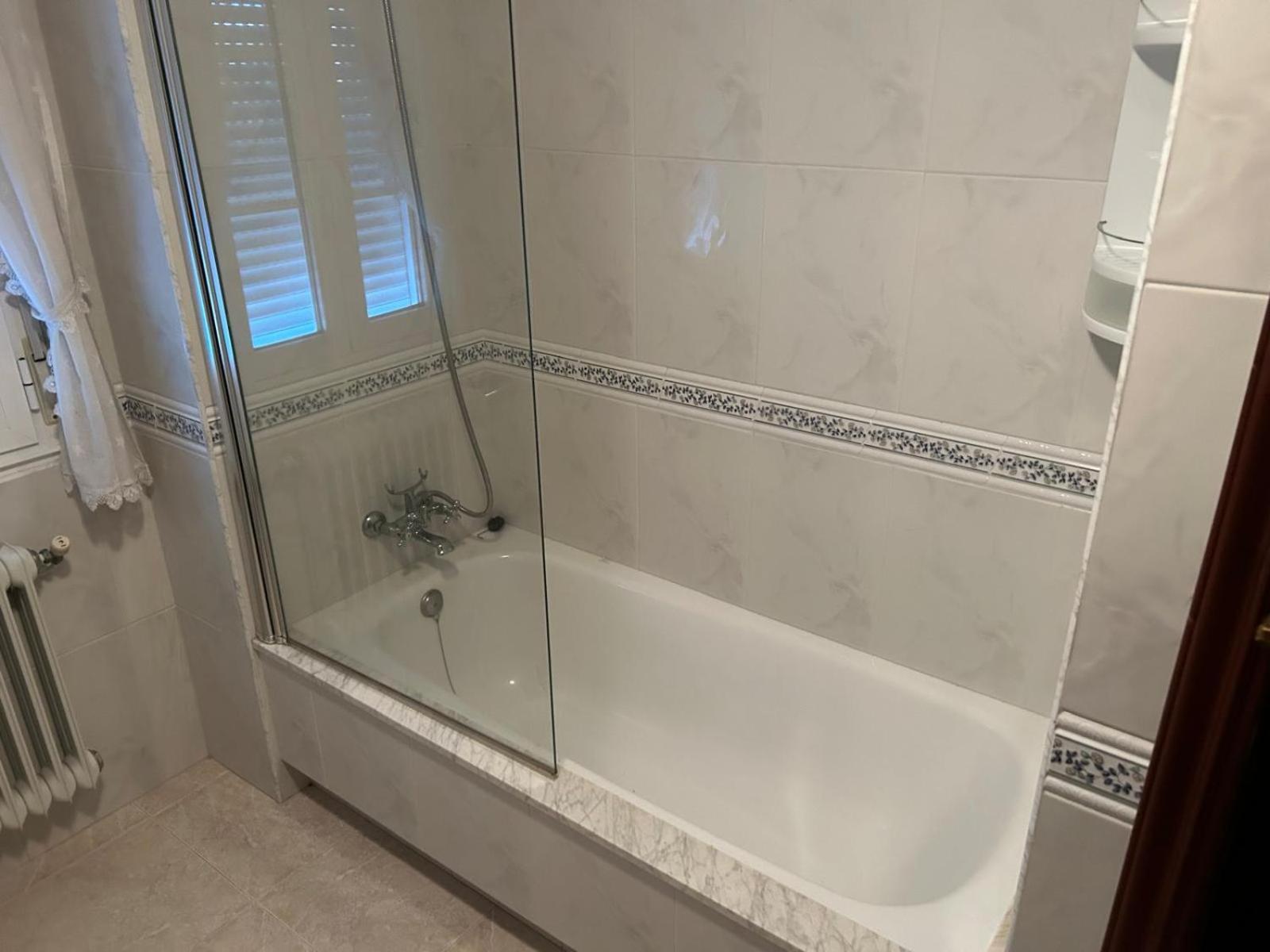 House - 6 Bedrooms With Pool - 0126