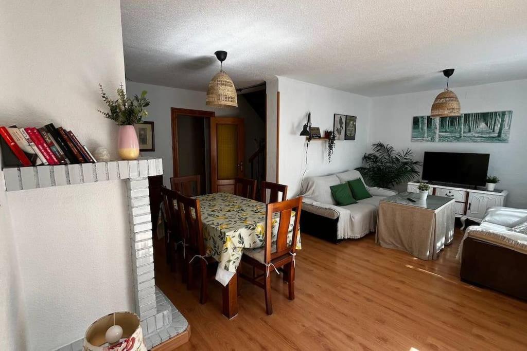 Сasa de vacaciones Casa De 5 Hasta 9 Plazas, La Casilla En Durcal, Granada